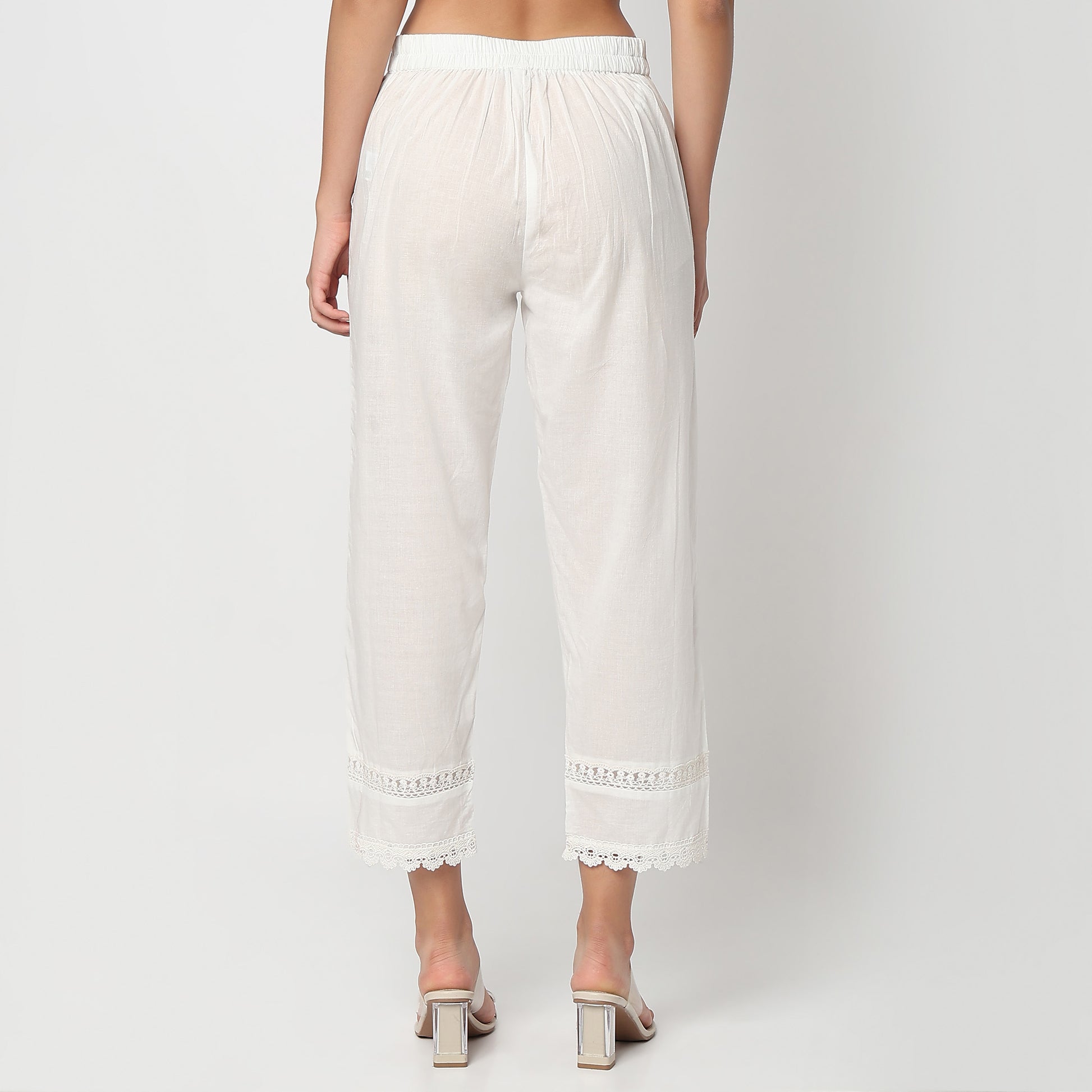 Straight Fit Solid Ankle Length Mid Rise Pants