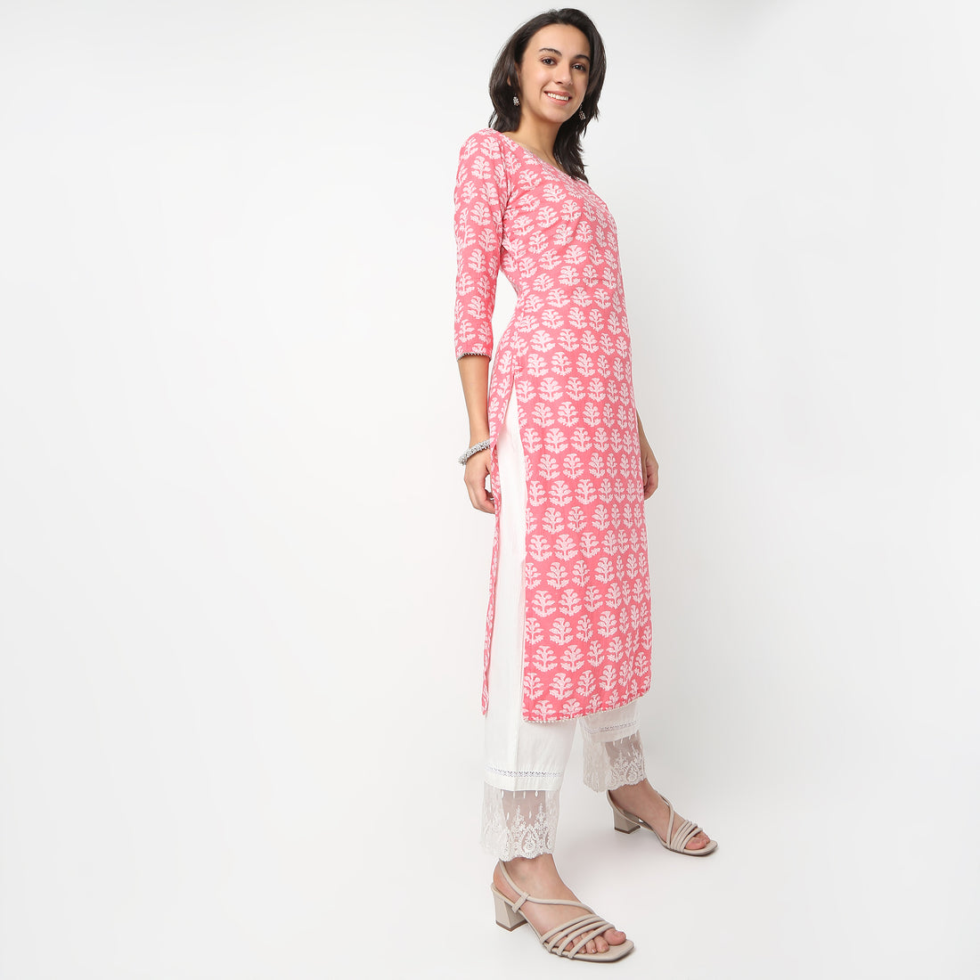 Straight Fit Solid Ankle Length Mid Rise Pants