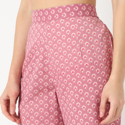 Tapered Fit Printed Ankle Length Mid Rise Pants