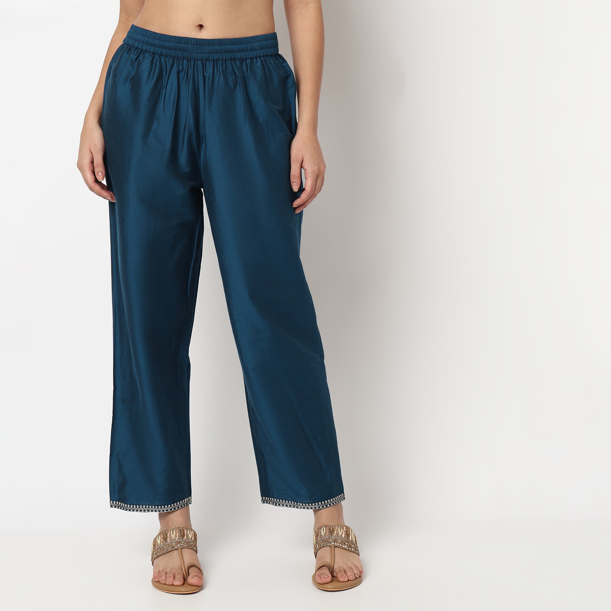 Buy Women Straight Fit Solid Ankle Length Mid Rise Pants  - Style Union