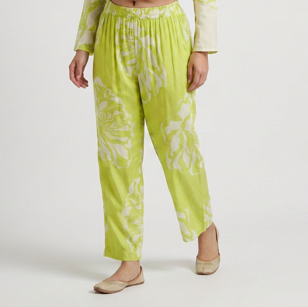 Printed Straight Mid Rise Pants