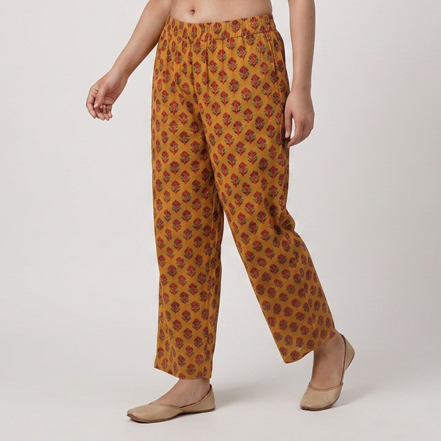 Printed Straight Mid Rise Pants