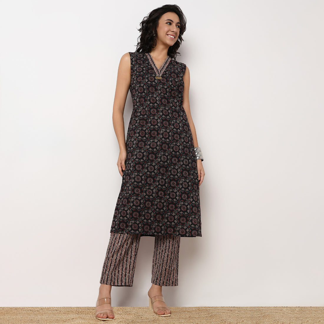 Floral Print V-Neck Straight Sleeveless Kurta With Pant Set