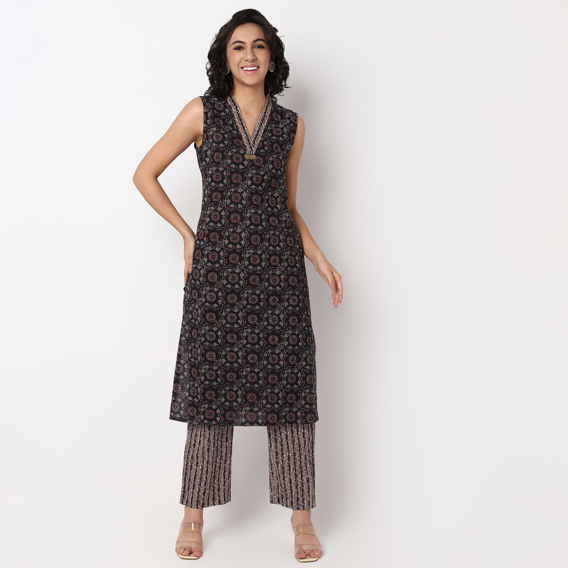 Floral Print V-Neck Straight Sleeveless Kurta With Pant Set