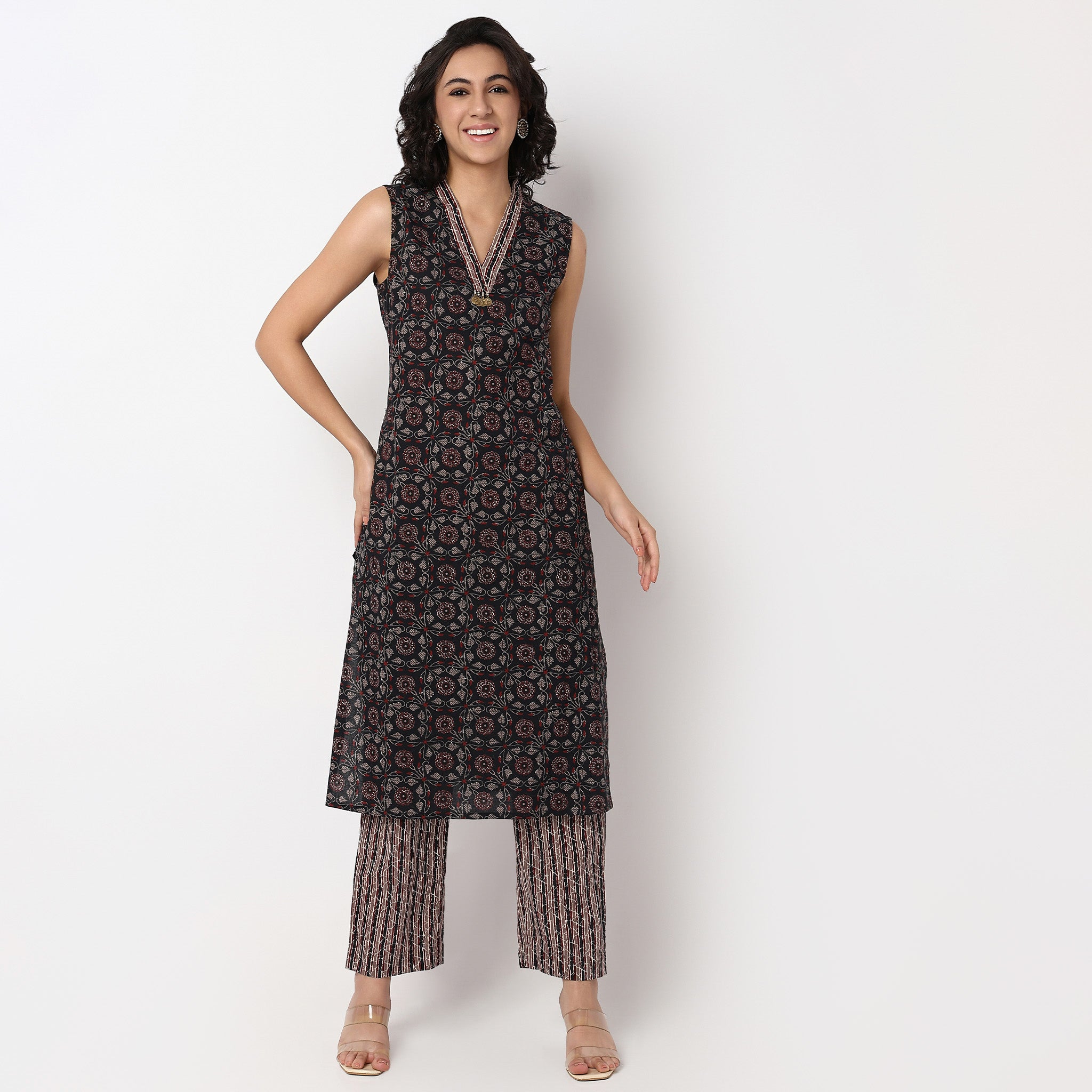 Floral Print V-Neck Straight Sleeveless Kurta With Pant Set