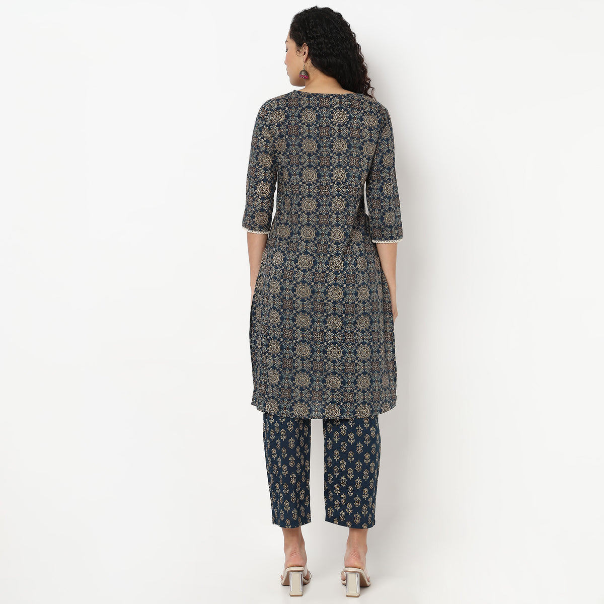 Printed Straight Kurta and Pant Set
