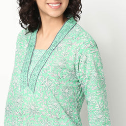 Buy Women Straight Fit Printed Three-Fourth Sleeve Kurta with Pant Set  - Style Union