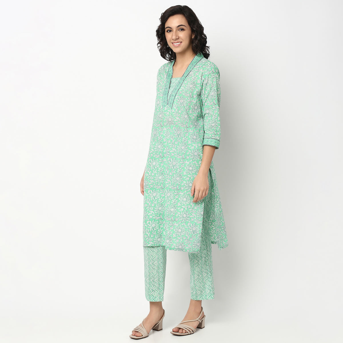 Buy Women Straight Fit Printed Three-Fourth Sleeve Kurta with Pant Set  - Style Union