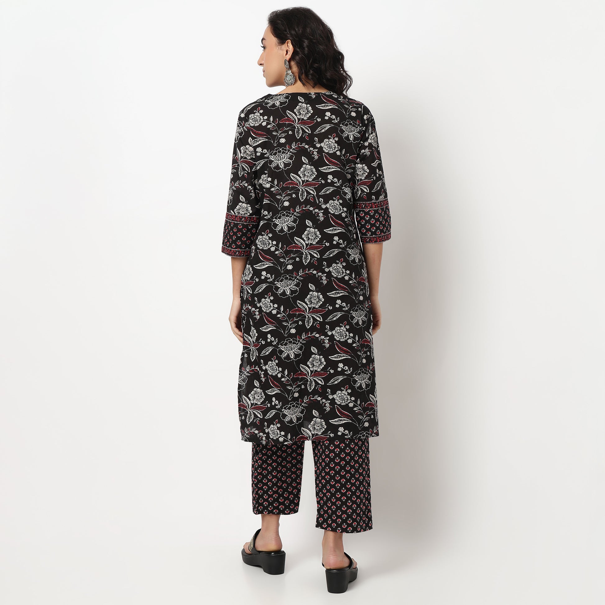 Buy Women Straight Fit Printed Three-Fourth Sleeve Kurta with Pant Set  - Style Union