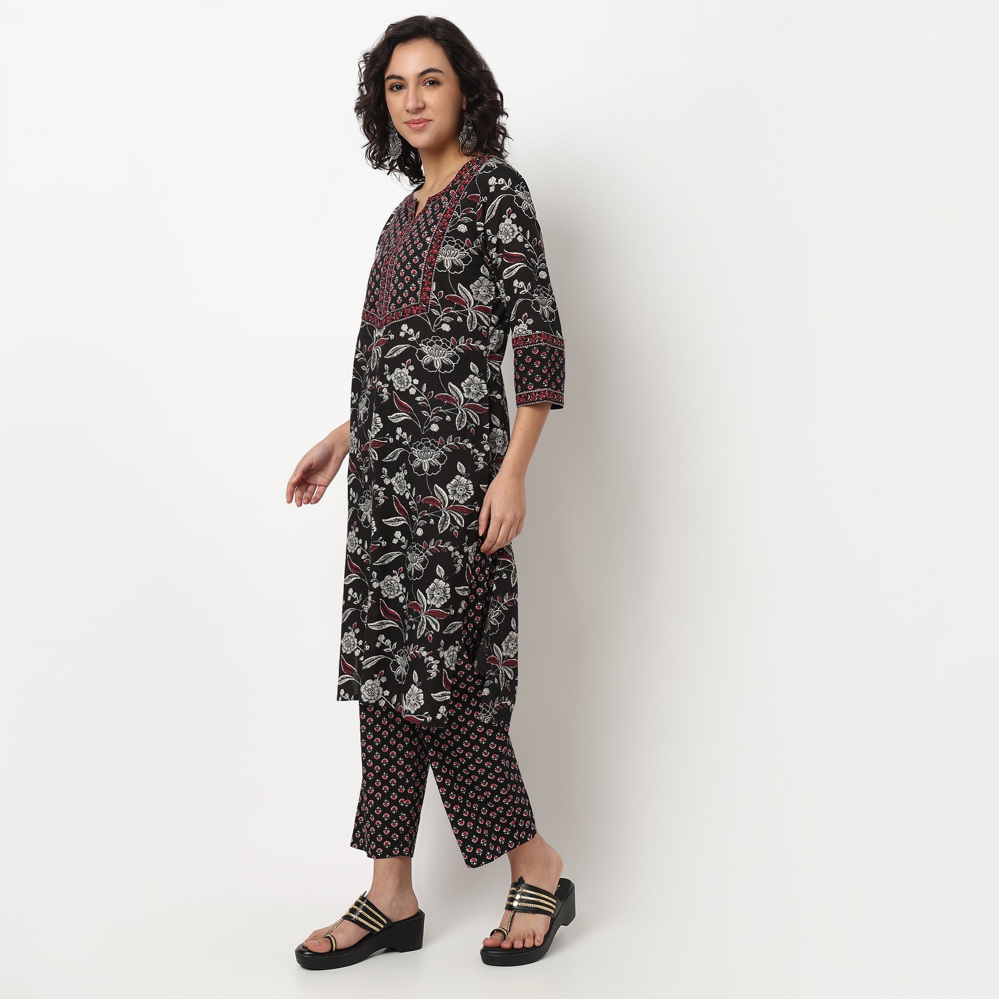 Buy Women Straight Fit Printed Three-Fourth Sleeve Kurta with Pant Set  - Style Union