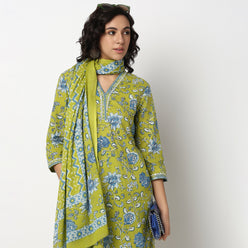 Buy Women Flare Fit Printed Three-Fourth Sleeve Kurta with Pant Set  - Style Union