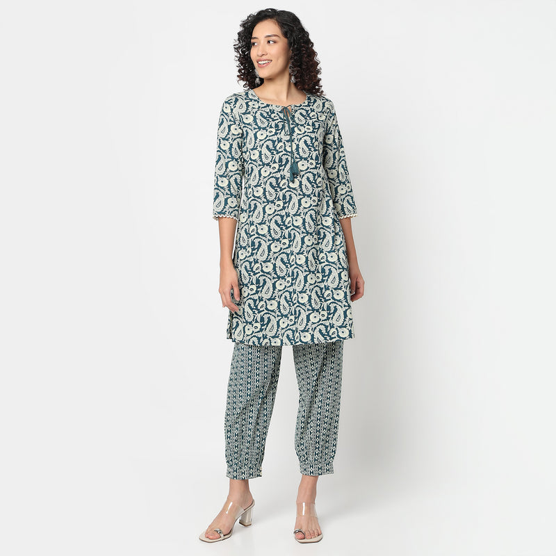 Straight Fit Printed Kurta with Pant Set