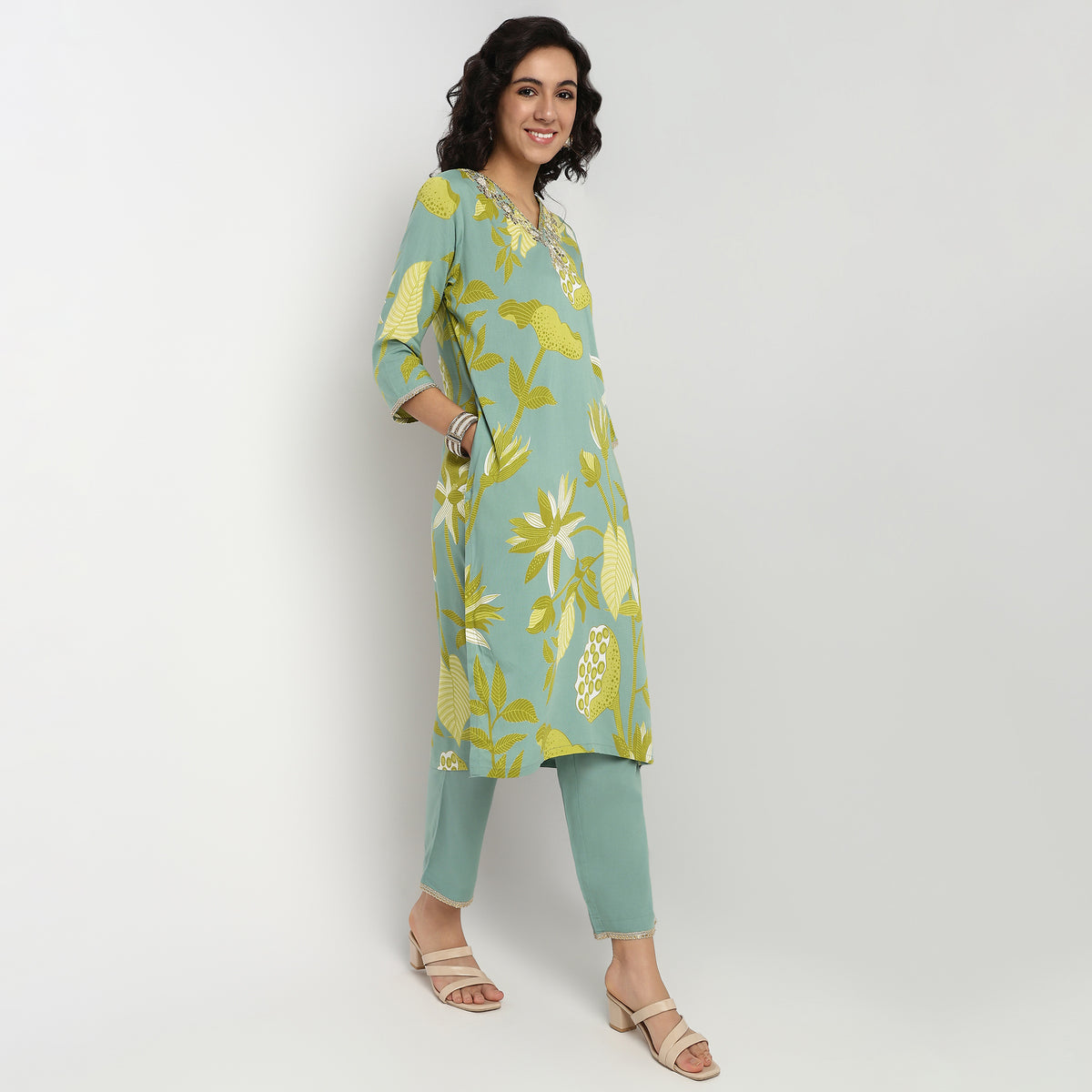 Buy Women Straight Fit Printed Three-Fourth Sleeve Kurta with Pant Set  - Style Union