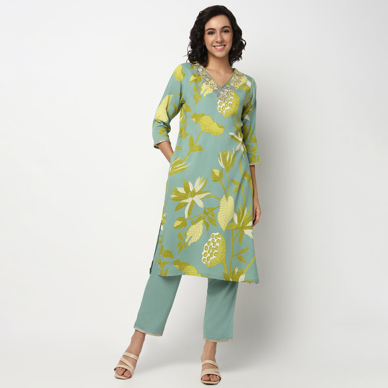 Buy Women Straight Fit Printed Three-Fourth Sleeve Kurta with Pant Set  - Style Union