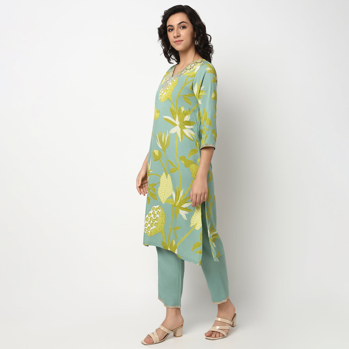 Buy Women Straight Fit Printed Three-Fourth Sleeve Kurta with Pant Set  - Style Union
