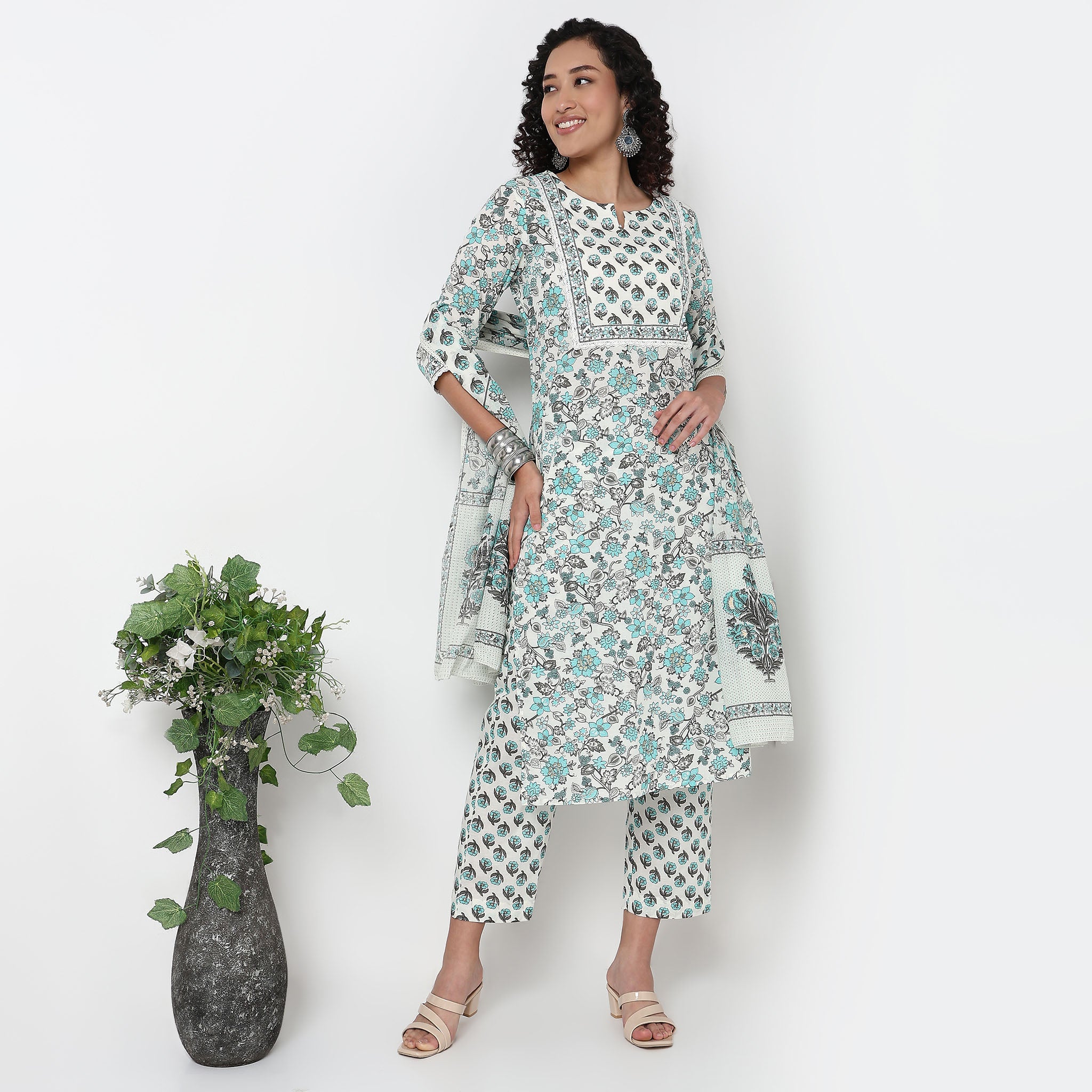 Floral Print Straight Kurta and Pant with Dupatta Set