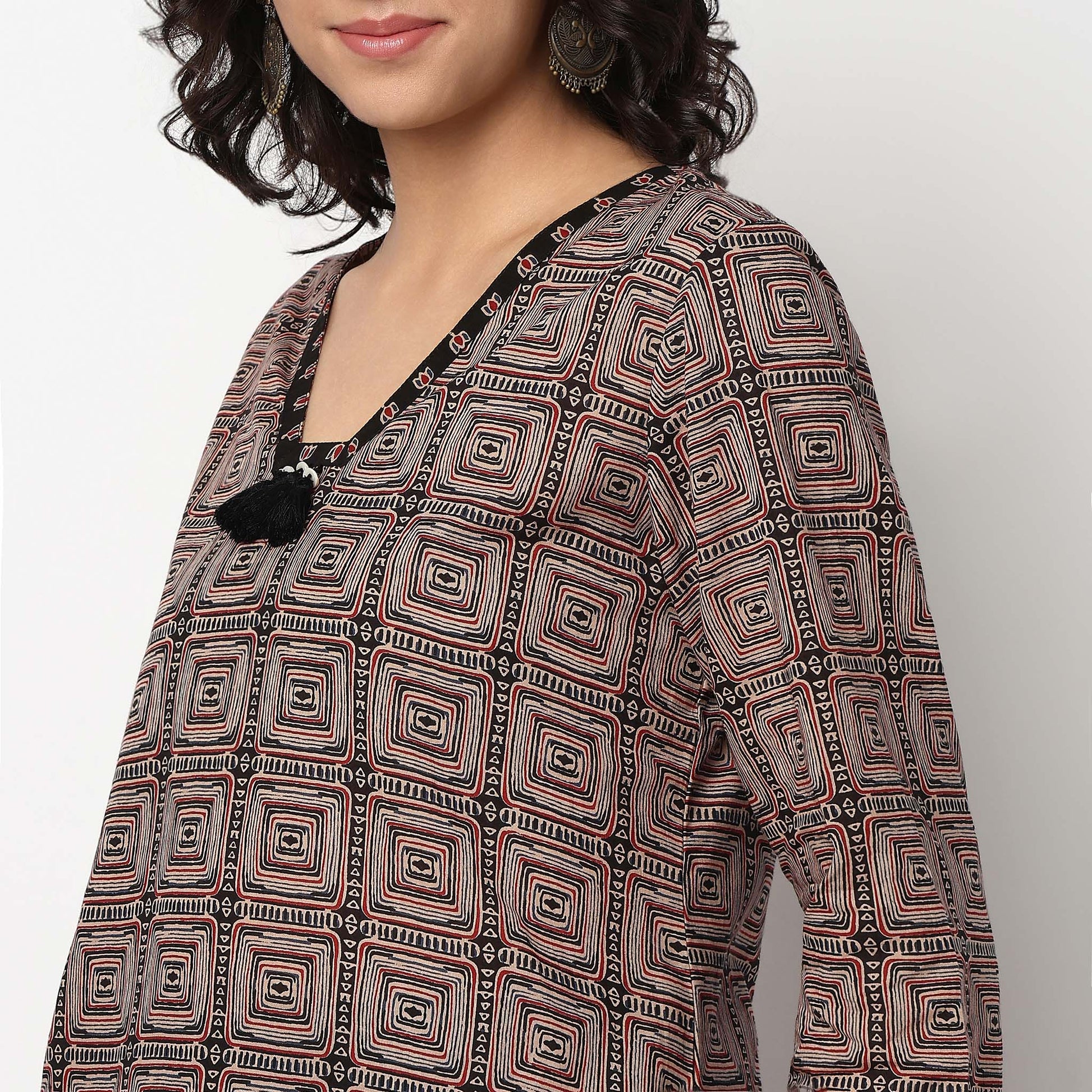 Buy Women Straight Fit Printed Three-Fourth Sleeve Kurta with Pant Set  - Style Union