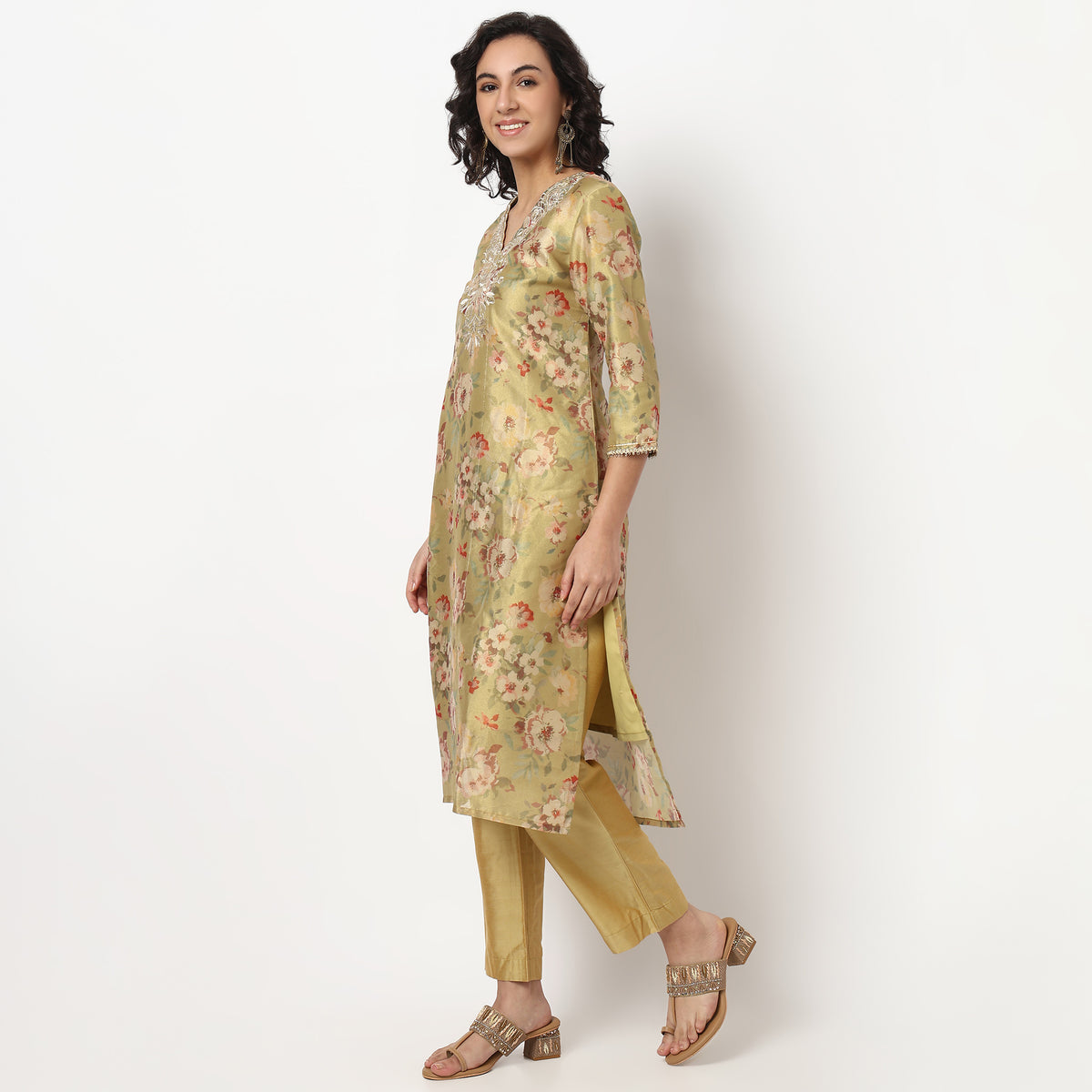 Buy Women Straight Fit Embroidered Three-Fourth Sleeve Kurta with Pant Set  - Style Union