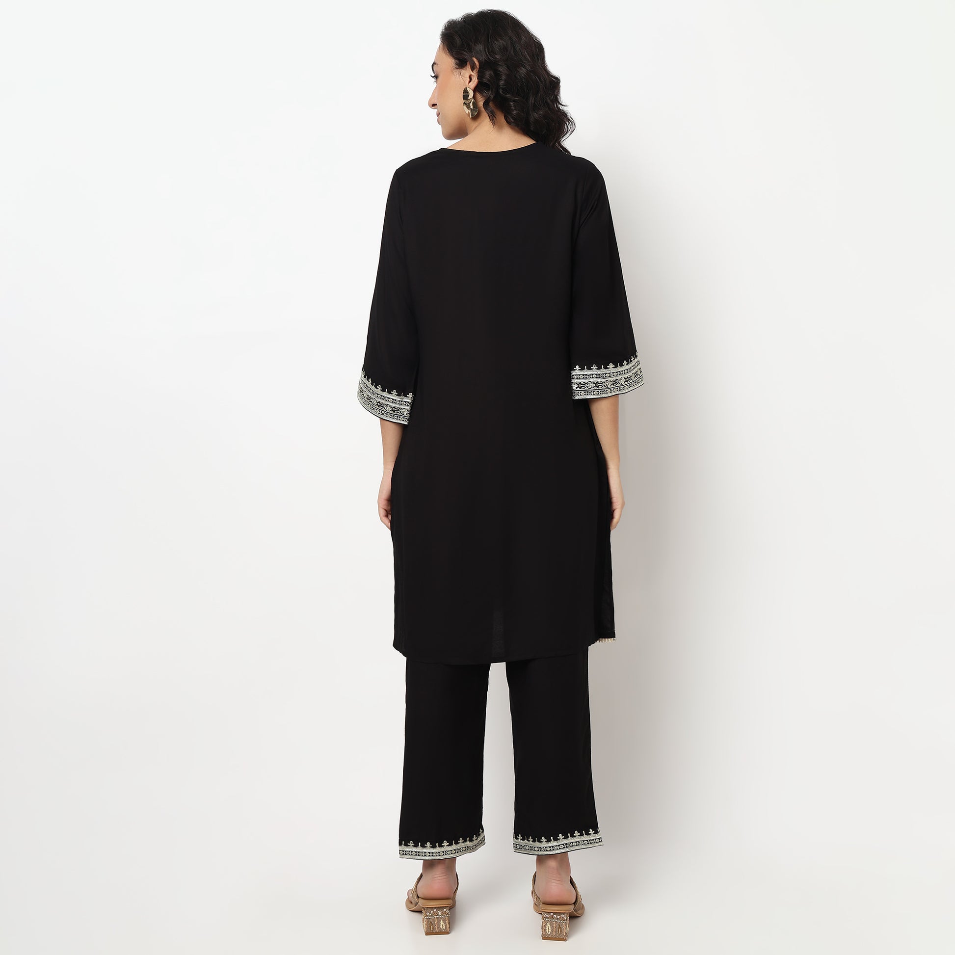 Buy Women Straight Fit Embroidered Bell Sleeve Kurta with Pant Set  - Style Union