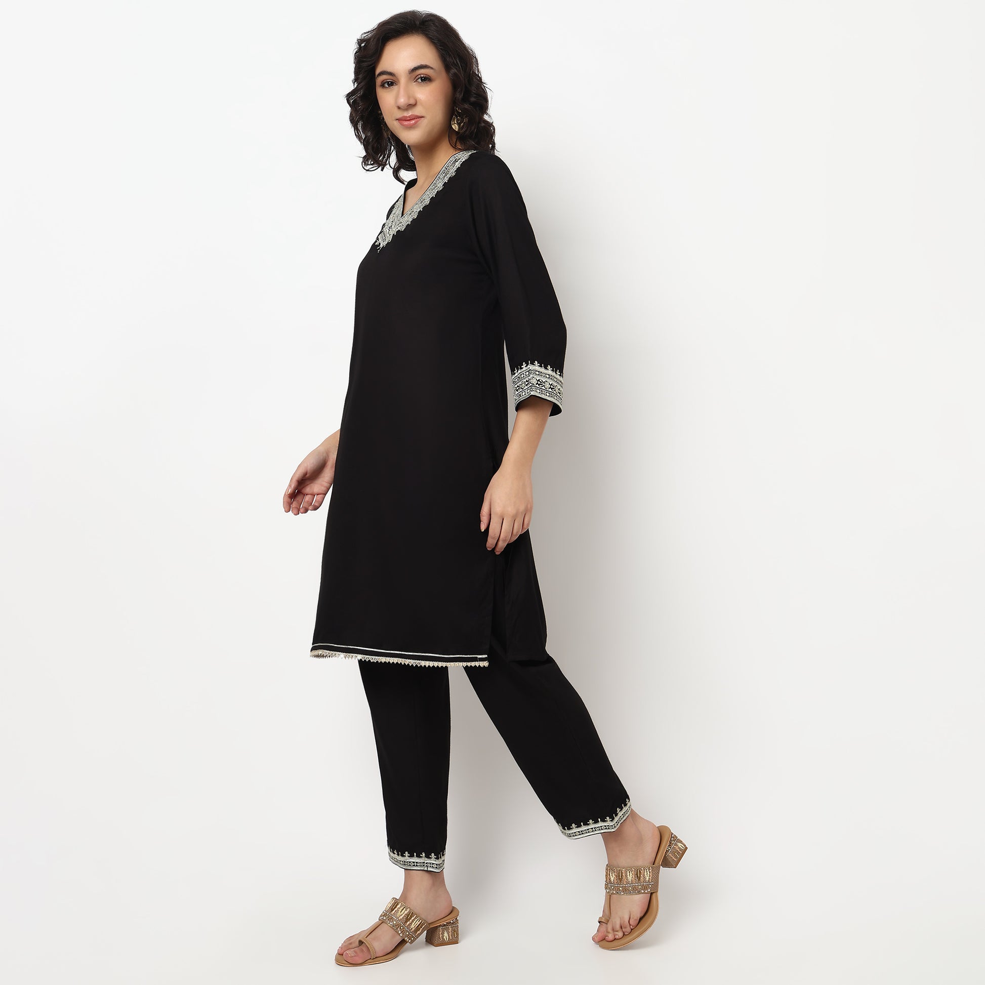 Buy Women Straight Fit Embroidered Bell Sleeve Kurta with Pant Set  - Style Union