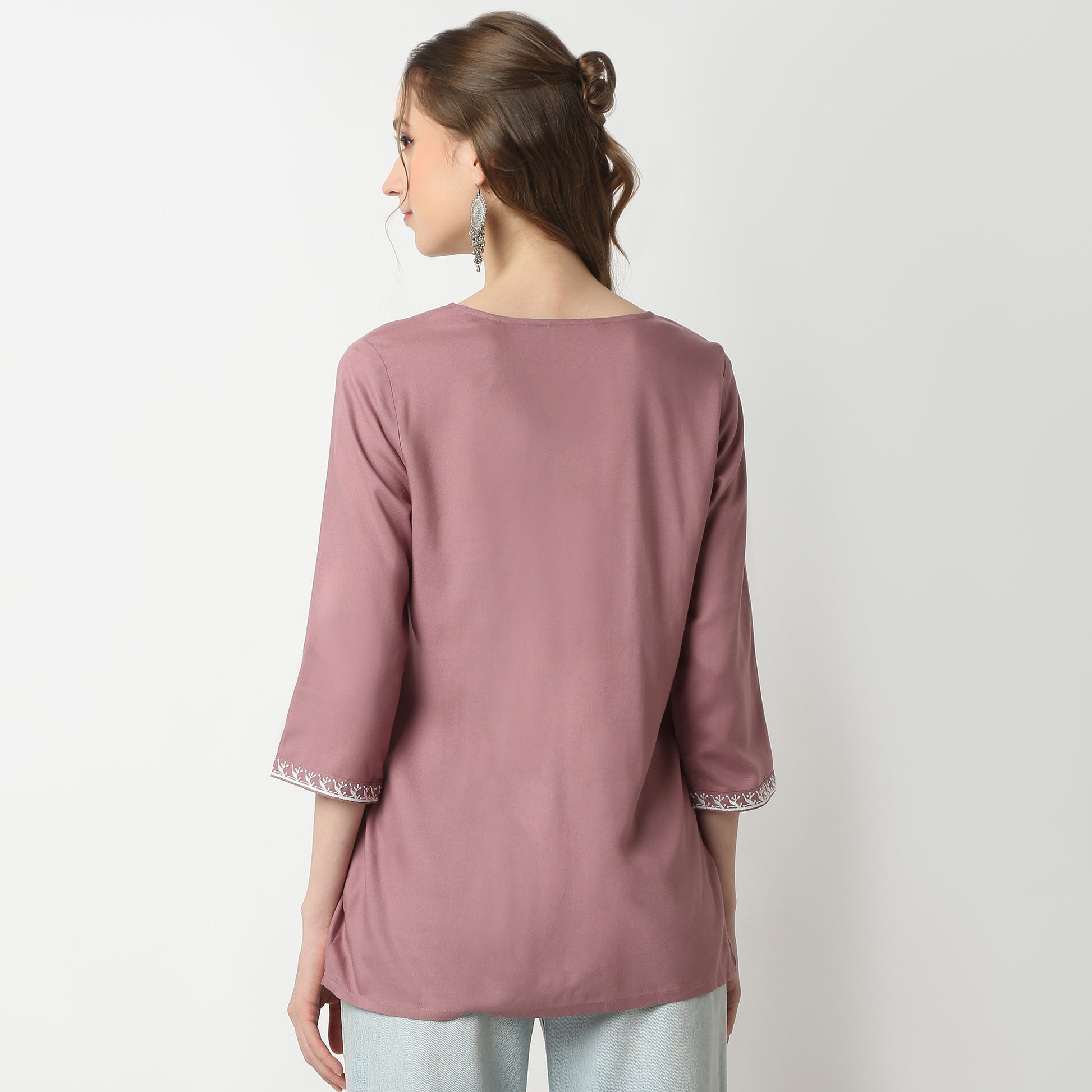 Regular Fit Embroidered Round Neck Kurta