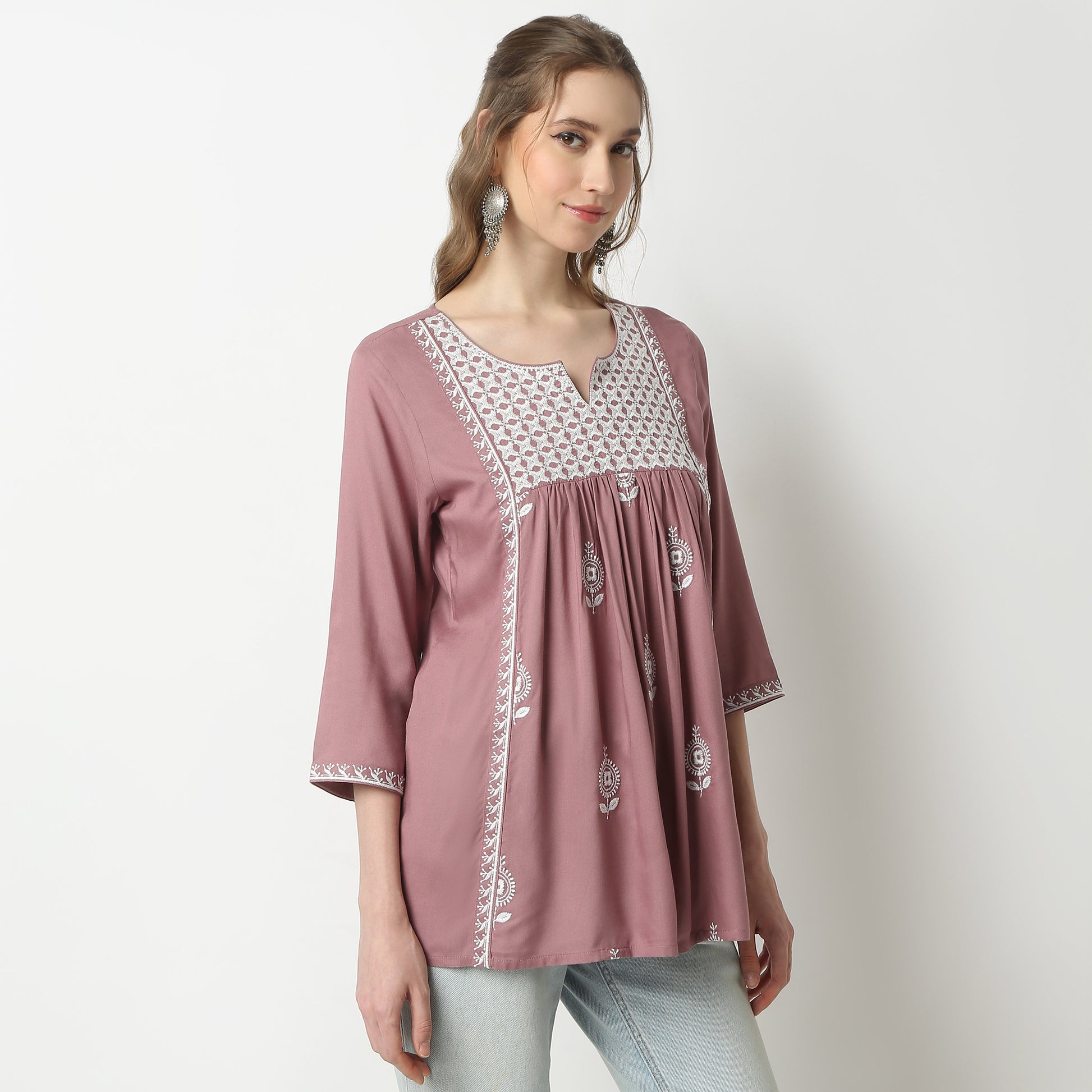 Regular Fit Embroidered Round Neck Kurta