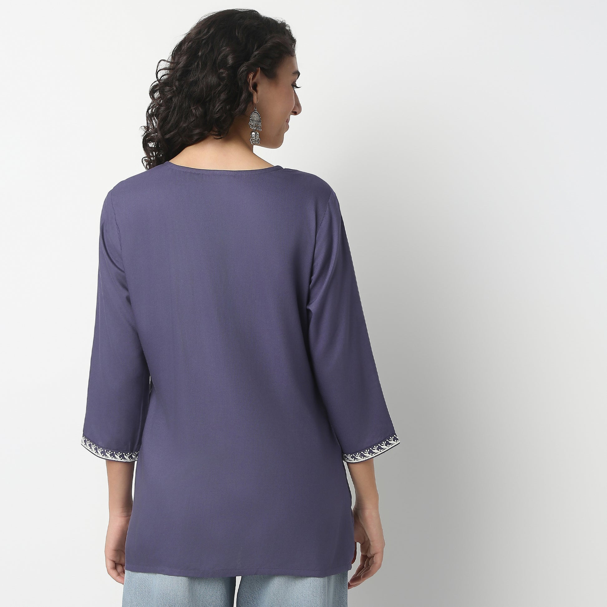 Regular Fit Embroidered Round Neck Kurta