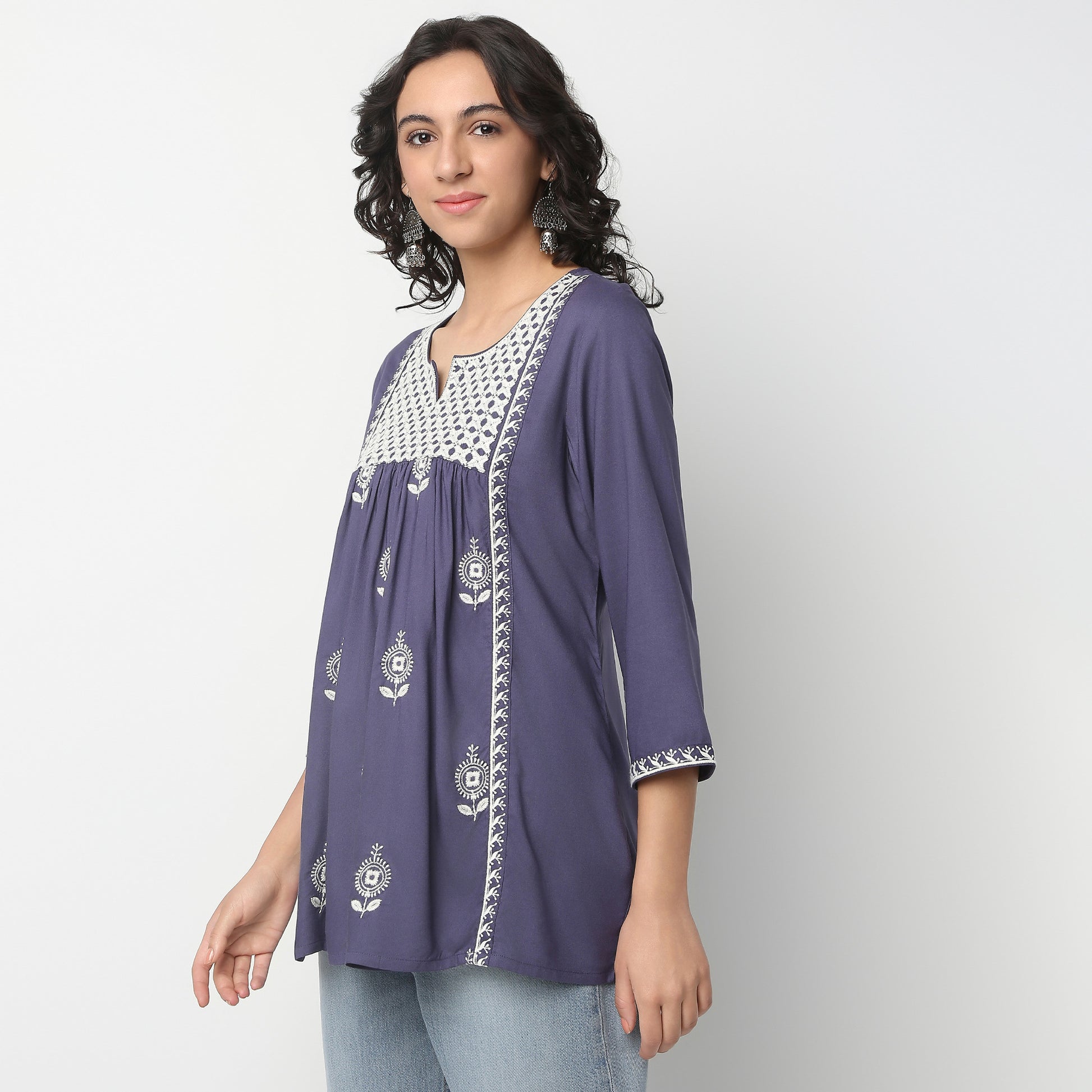 Regular Fit Embroidered Round Neck Kurta