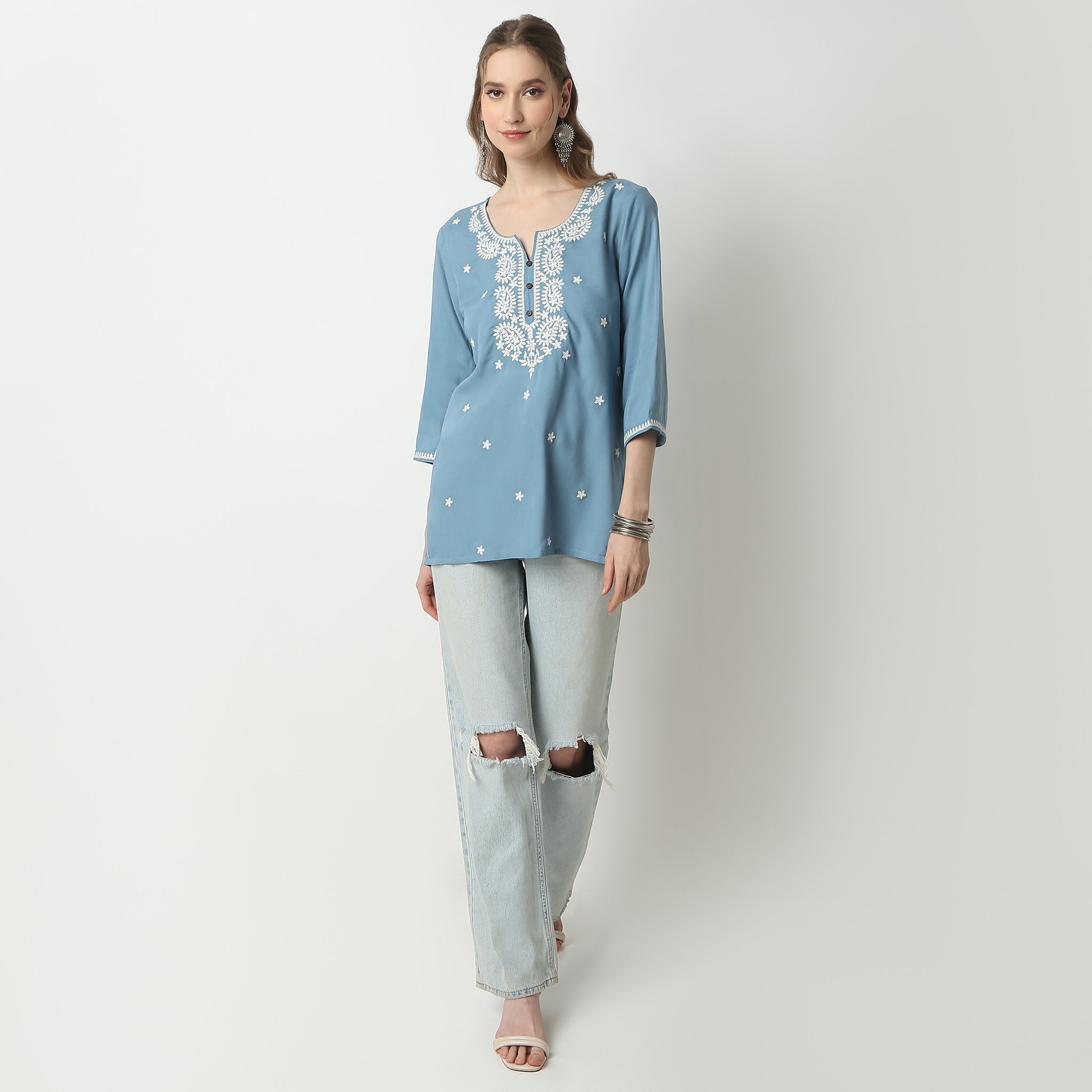 Straight Fit Embroidered Round Neck Kurta