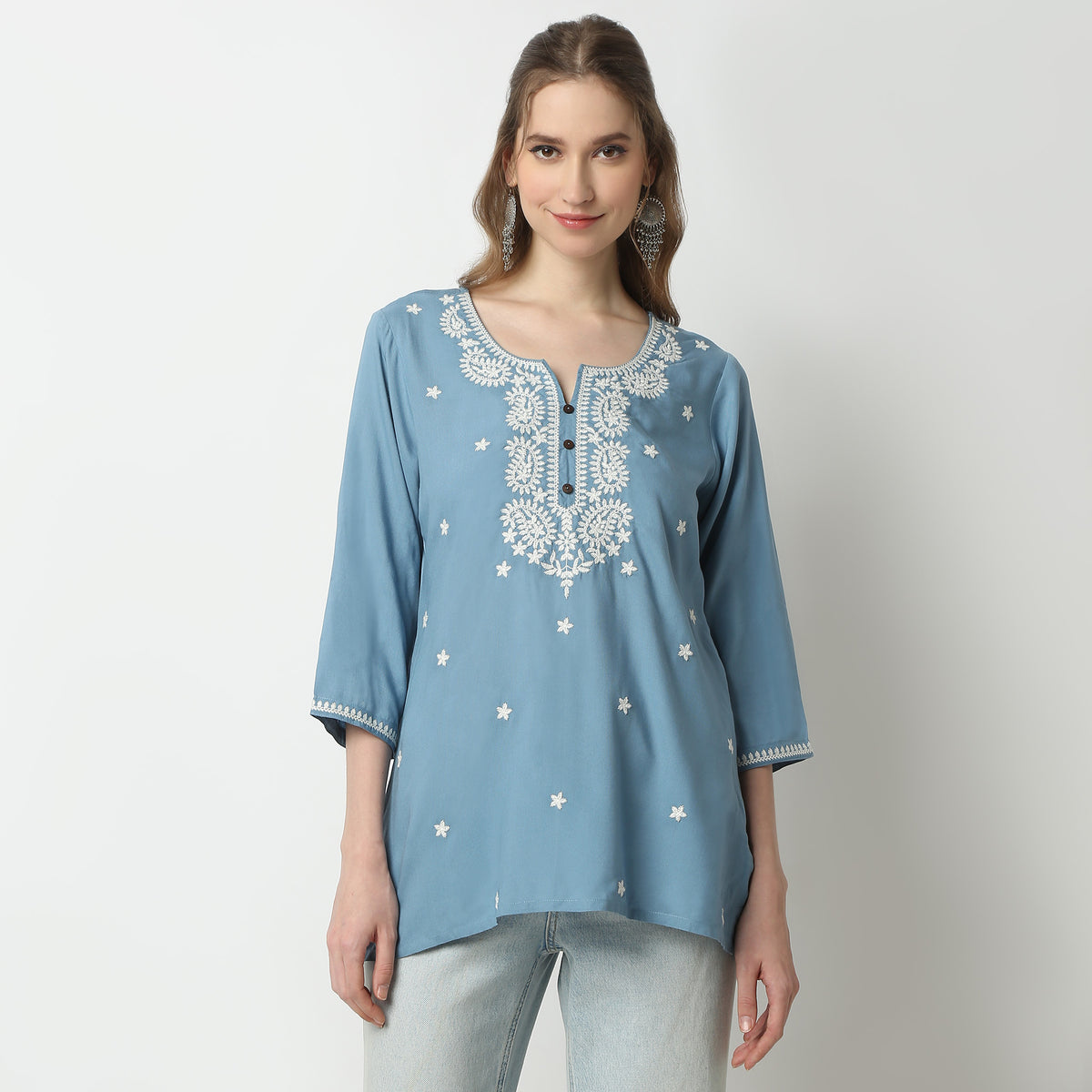 Straight Fit Embroidered Round Neck Kurta