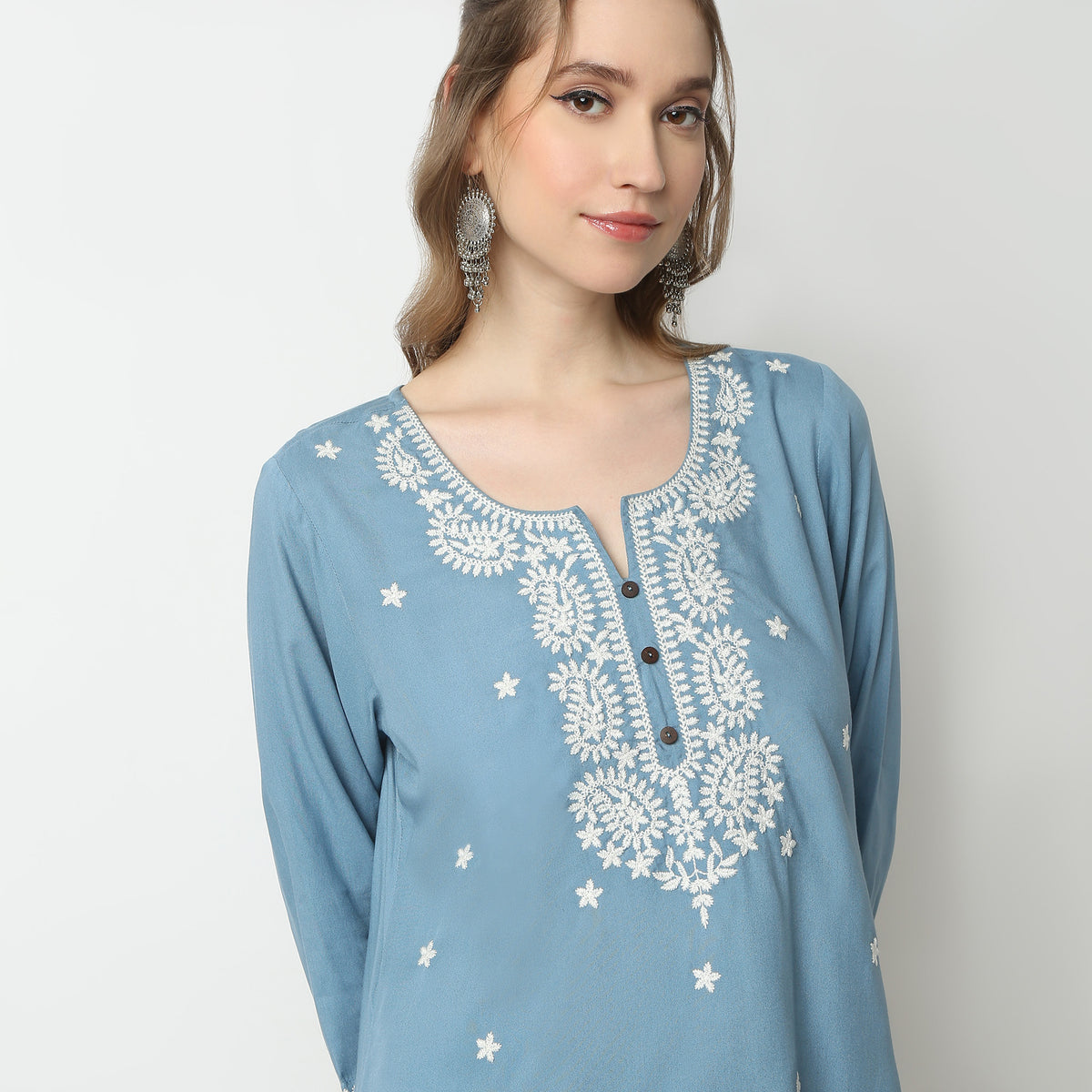 Straight Fit Embroidered Round Neck Kurta