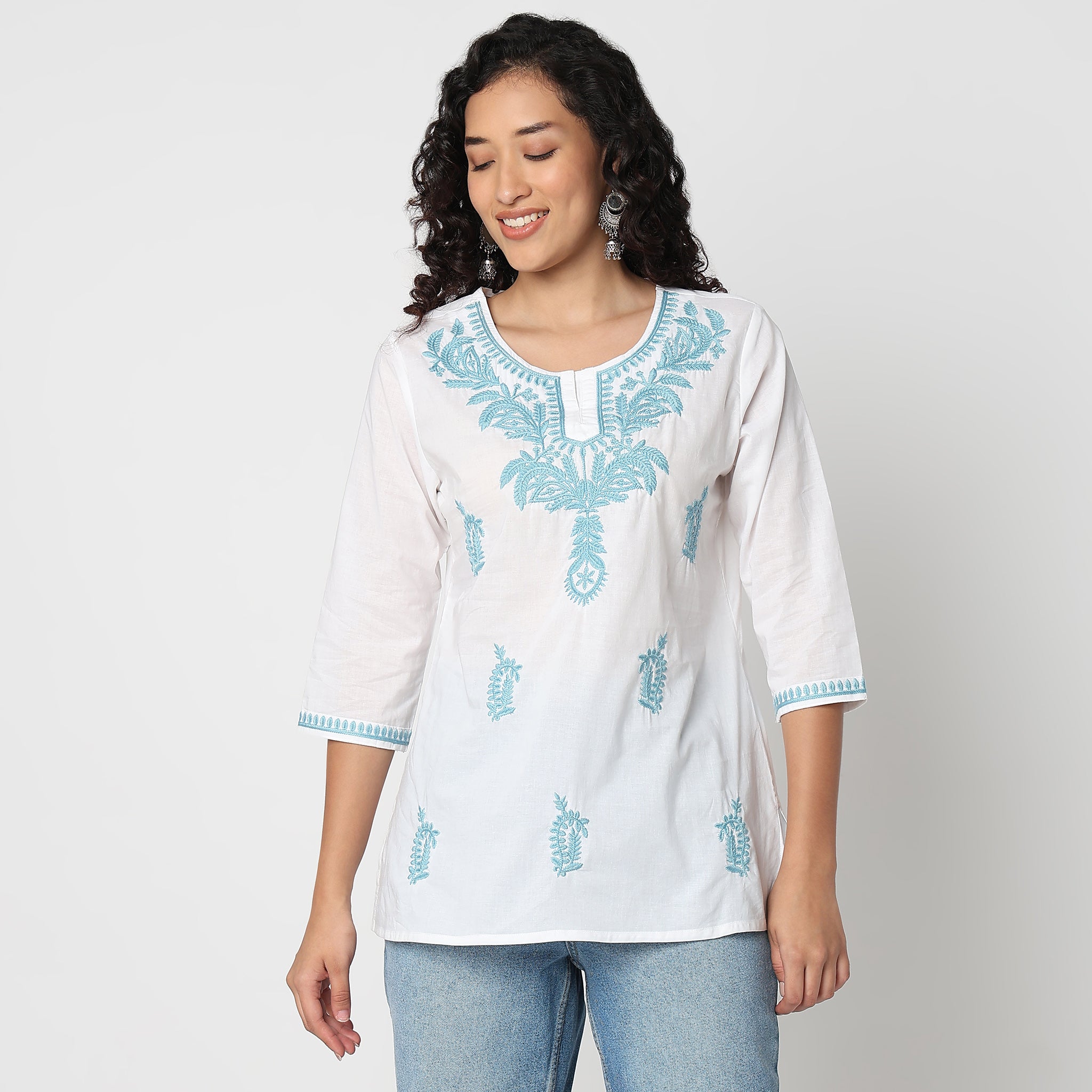 Straight Fit Embroidered Round Neck Kurta