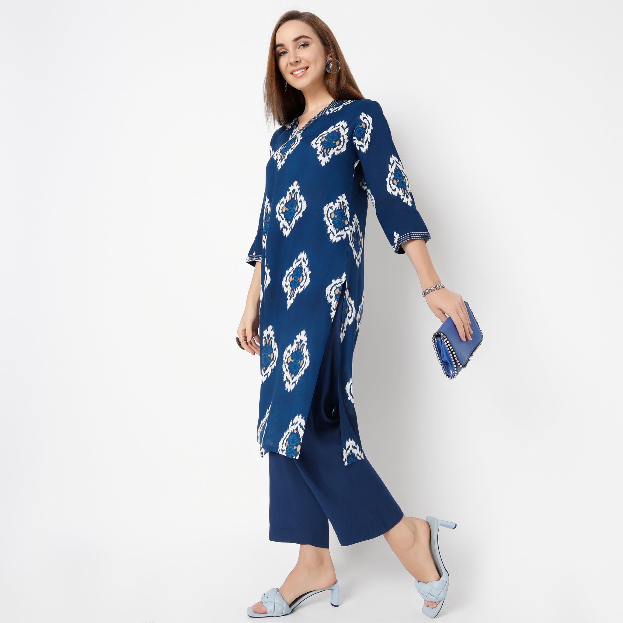 Straight Fit Solid Ankle Length Mid Rise Pants