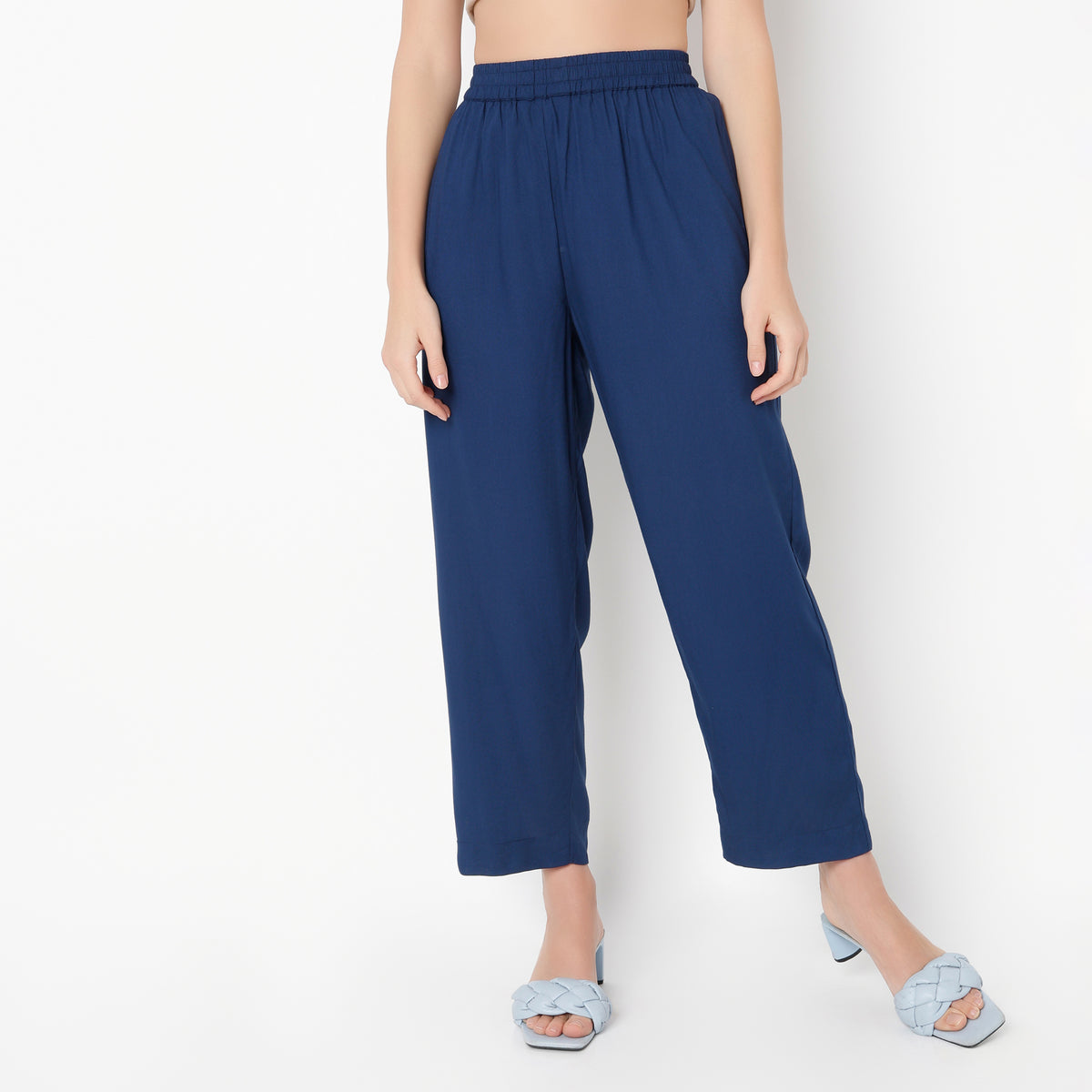 Straight Fit Solid Ankle Length Mid Rise Pants