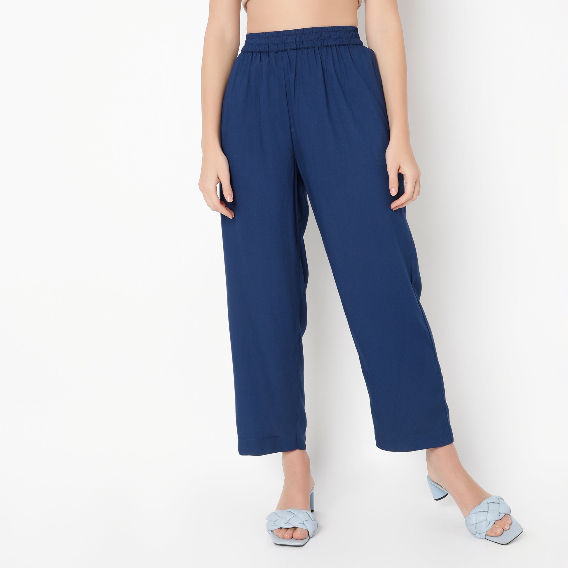 Straight Fit Solid Ankle Length Mid Rise Pants