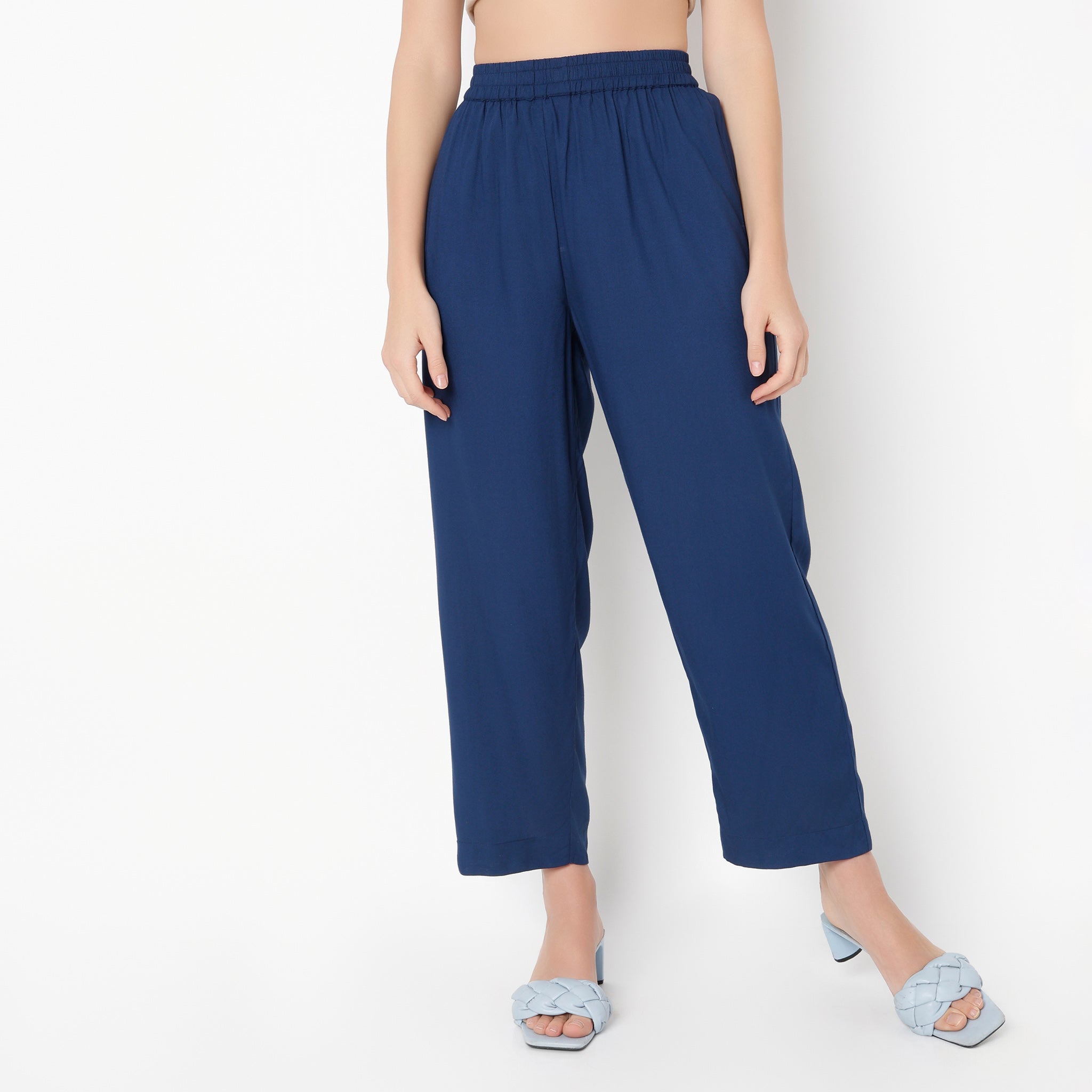 Straight Fit Solid Ankle Length Mid Rise Pants