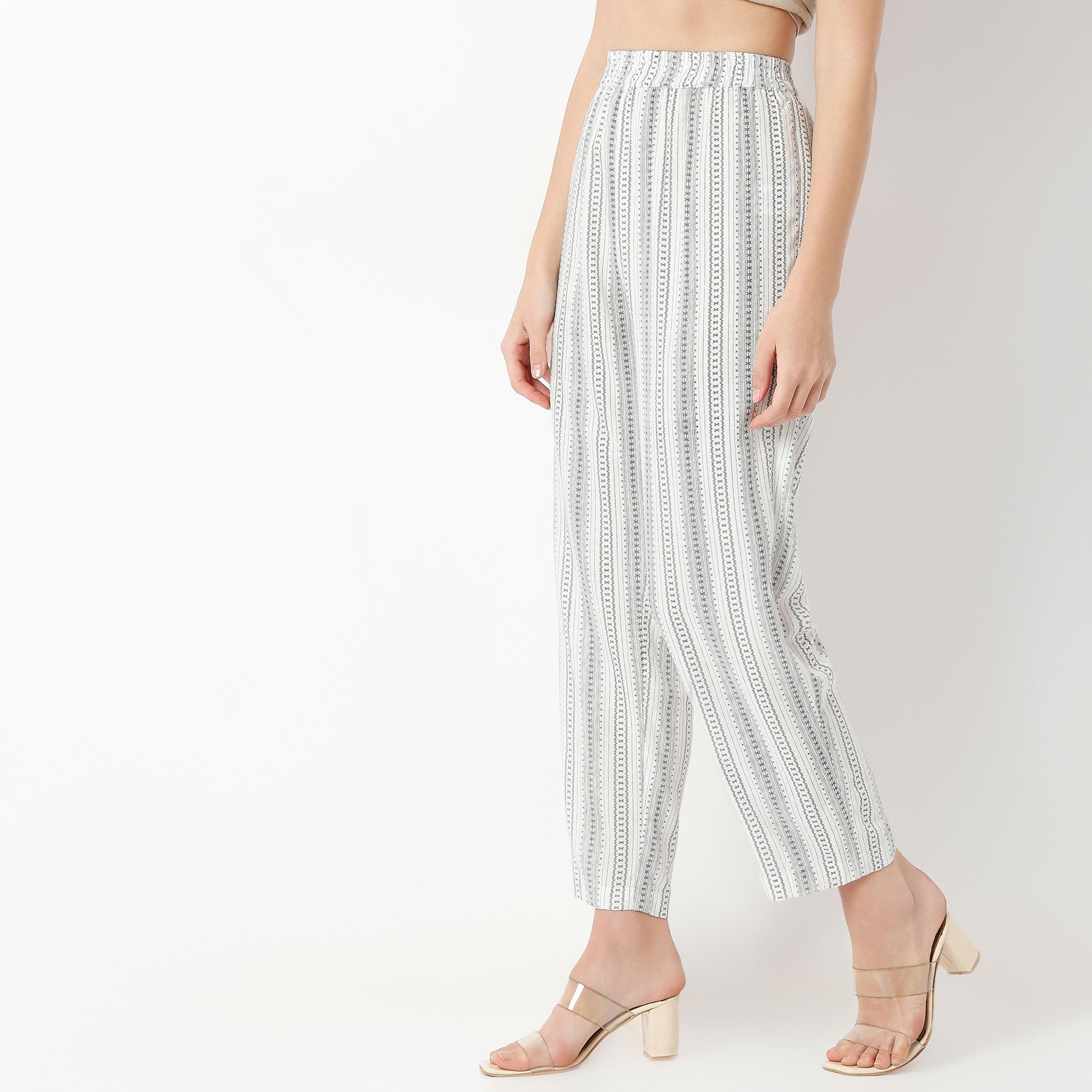 Straight Fit Printed Ankle Length Mid Rise Pants