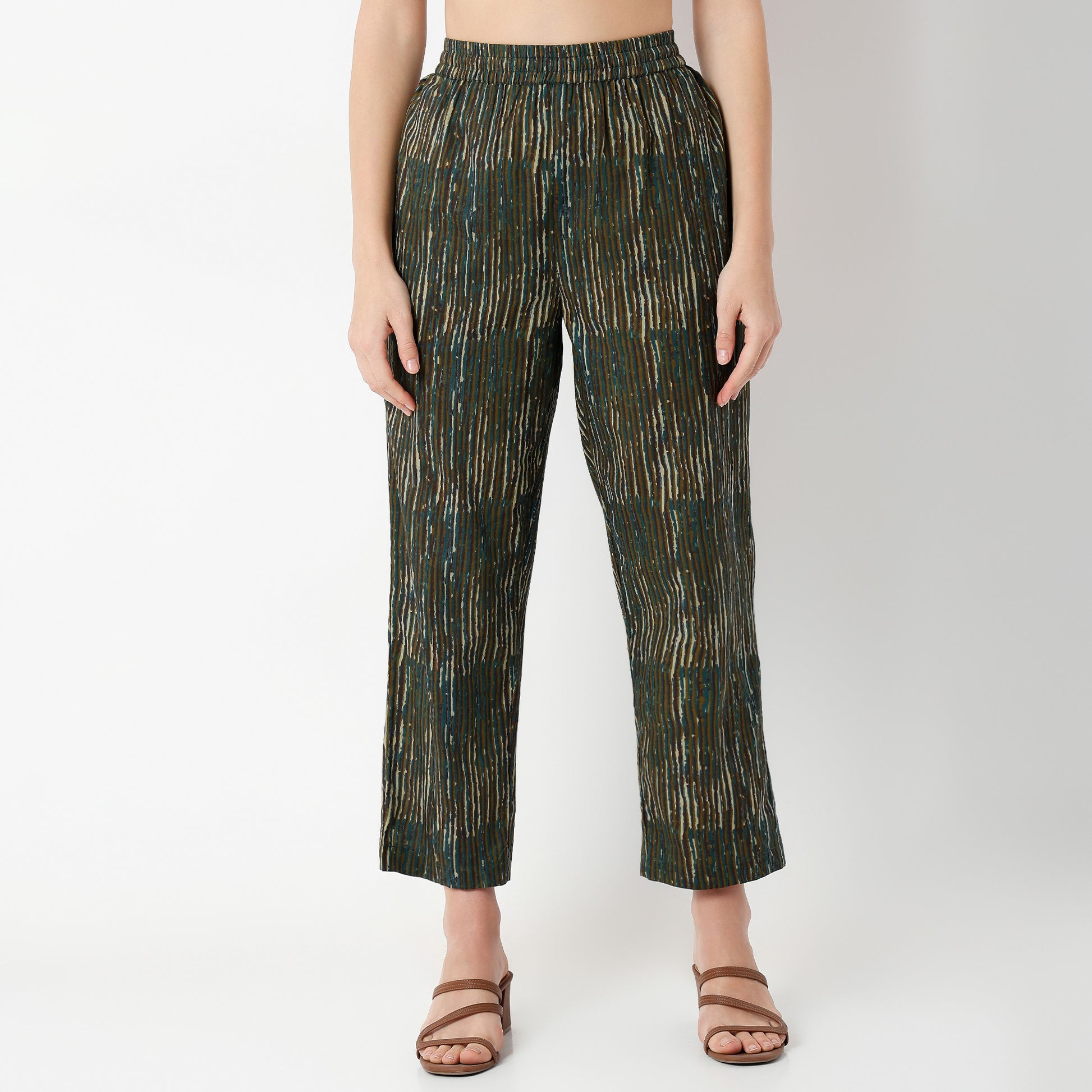 Straight Fit Printed Ankle Length Mid Rise Pants