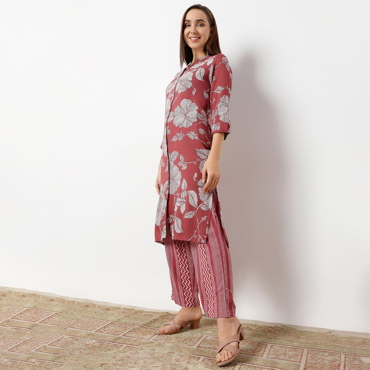 Straight Fit Printed Ankle Length Mid Rise Pants