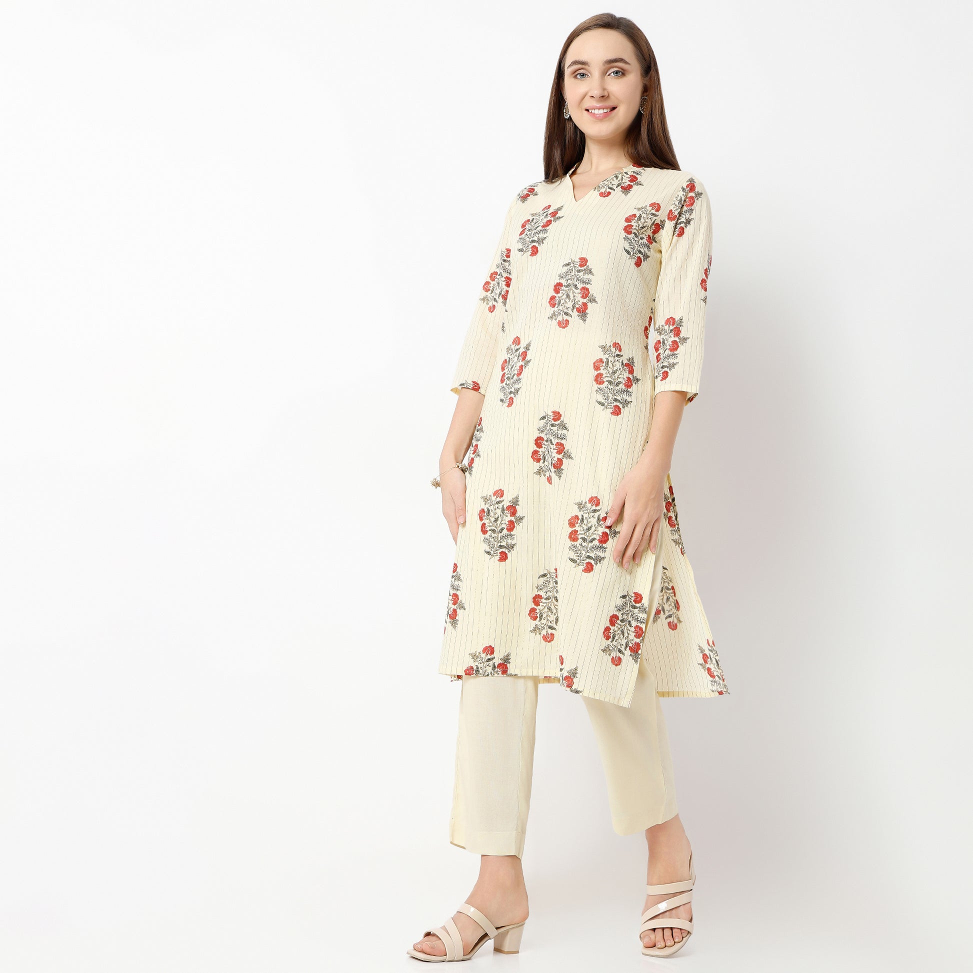 Straight Fit Solid Ankle Length Mid Rise Pants