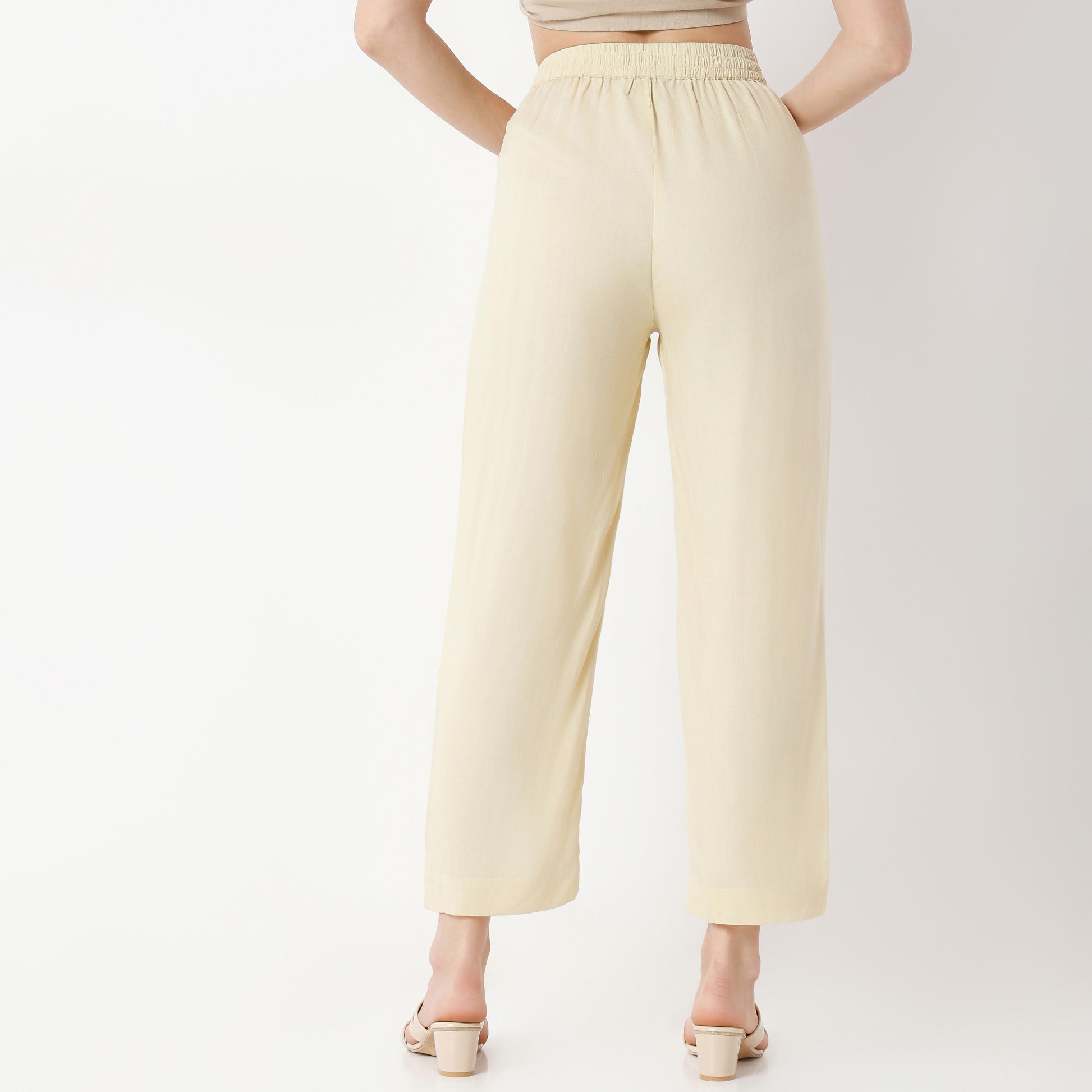 Straight Fit Solid Ankle Length Mid Rise Pants