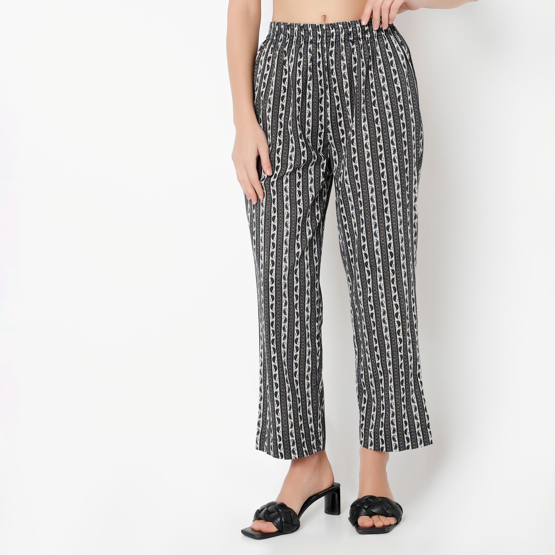Straight Fit Printed Ankle Length Mid Rise Pants