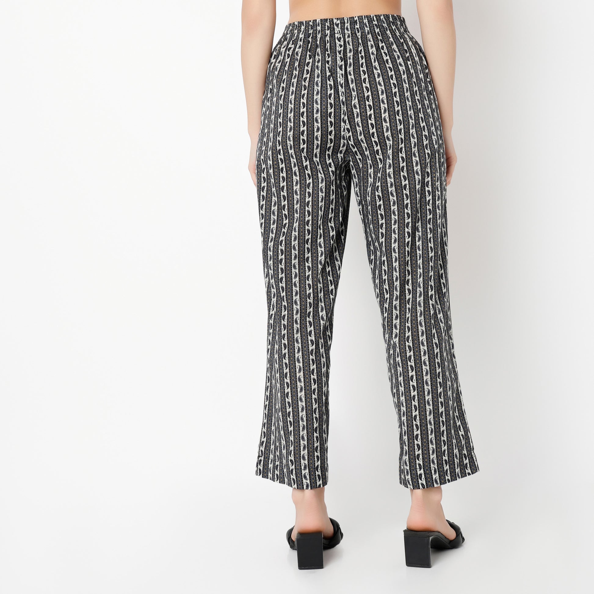 Straight Fit Printed Ankle Length Mid Rise Pants