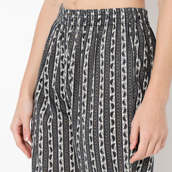 Straight Fit Printed Ankle Length Mid Rise Pants