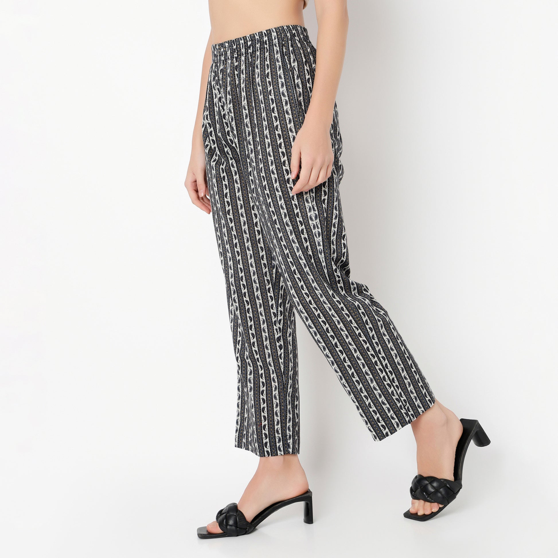 Straight Fit Printed Ankle Length Mid Rise Pants