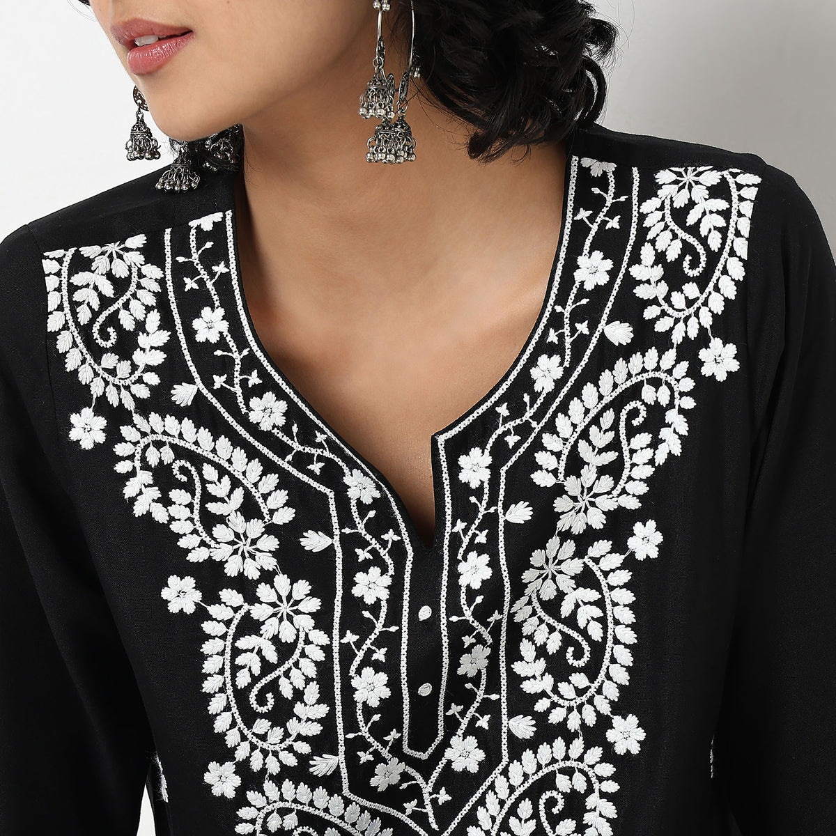 Straight Fit Embroidered Kurta