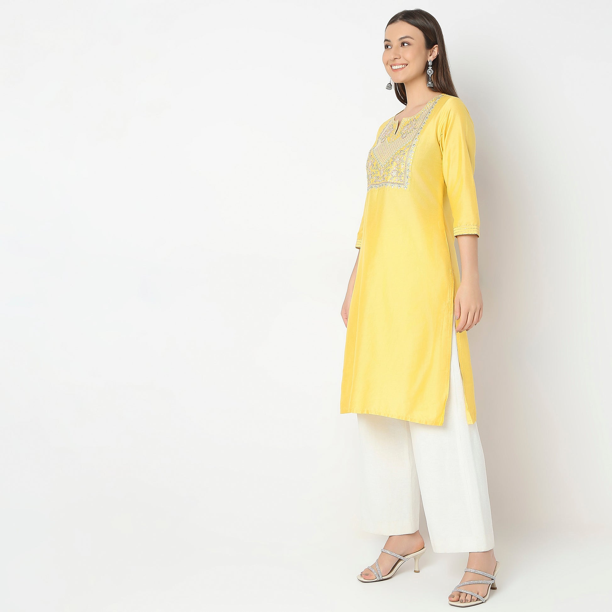 Straight Fit Embroidered Kurta
