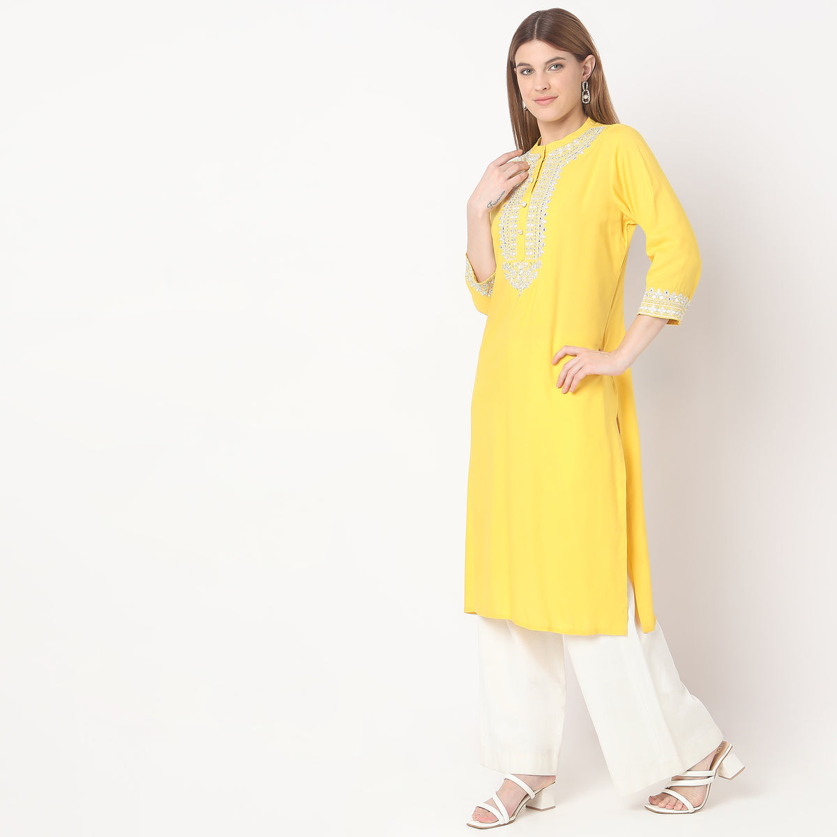 Straight Fit Embroidered Kurta