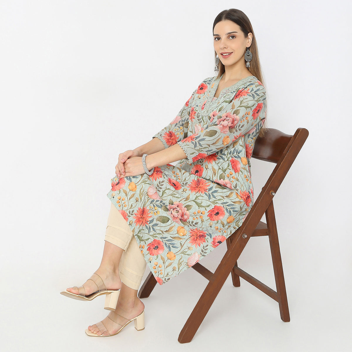 Straight Fit V-Neck Floral Print Kurta