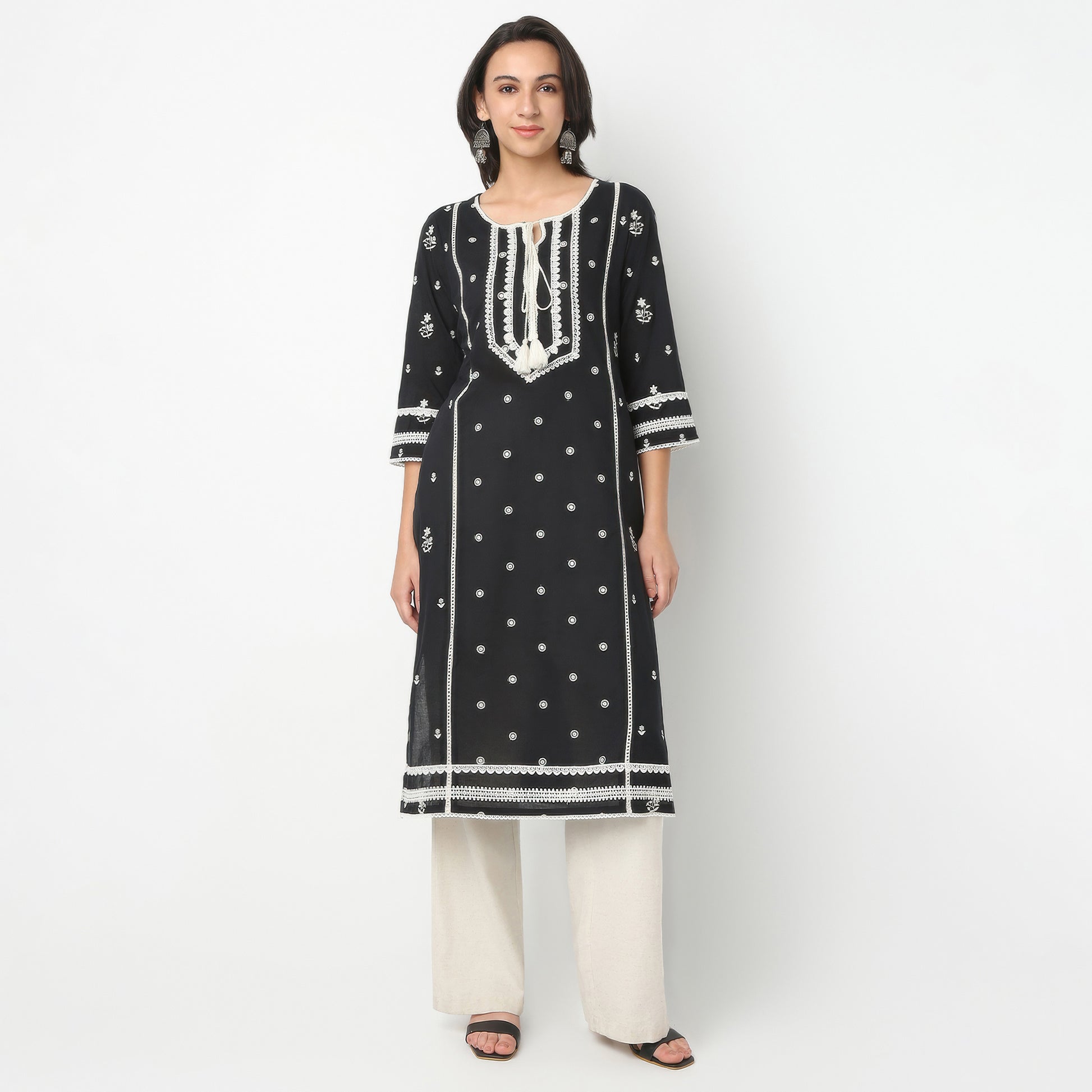 Straight Fit Embroidered Round Neck Kurta